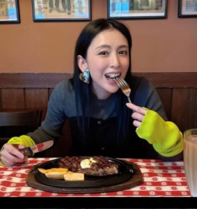 雛形あきこの元夫はCMディレクターの山本一磨！離婚理由がきつい！